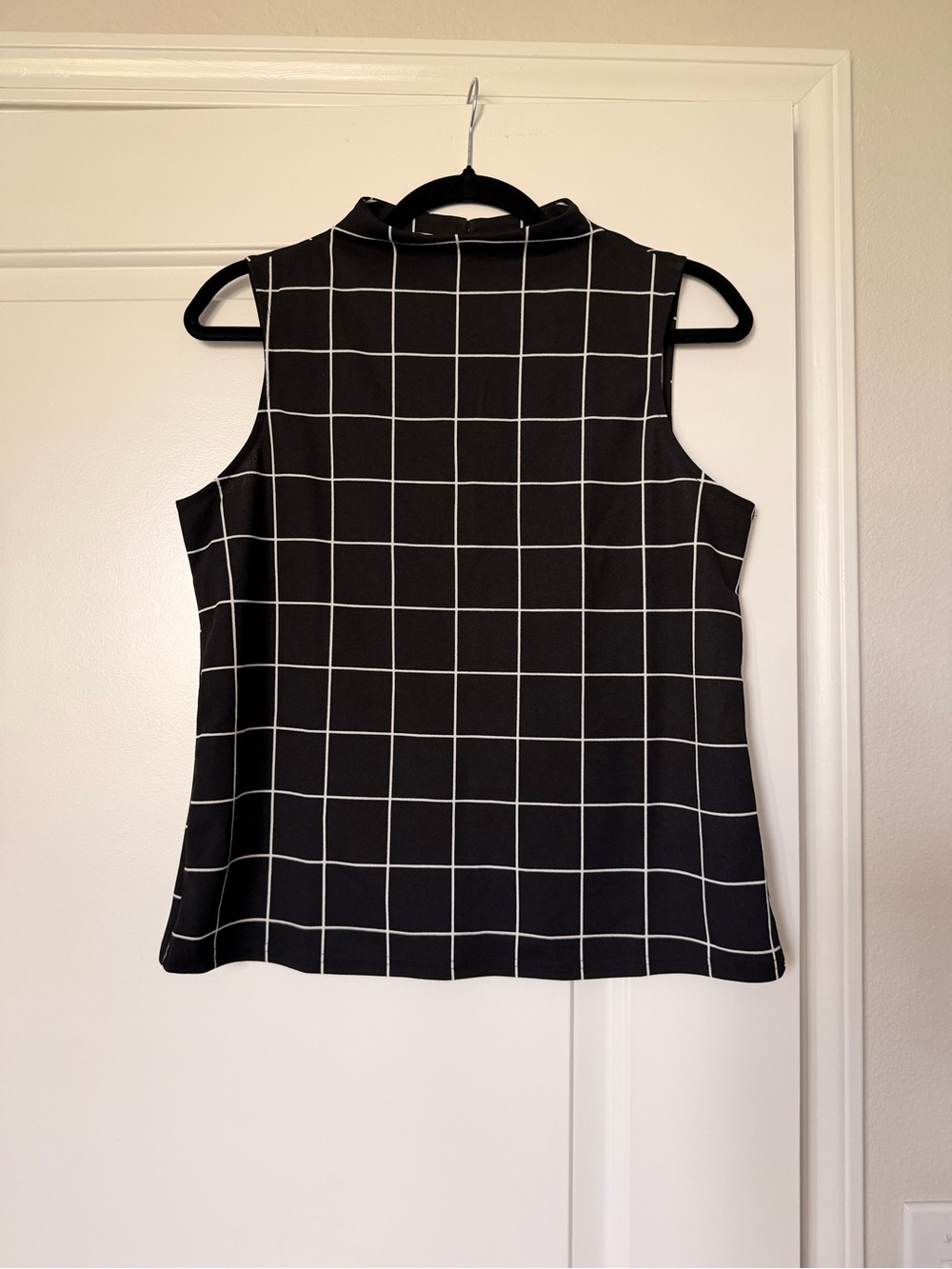 MELLODAY Black and White Grid Sleeveless Mock Neck Top